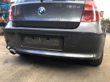 BMW E87 LCI 1 SERIES HATCHBACK 2007-2011 BUMPER (REAR) SPARKLING GRAPHITE A22 2007,2008,2009,2010,2011BMW 1 SERIES 07-11 E81 E87 SE REAR BUMPER COMPLETE PDC SPARKLING GRAPHITE A22 7186087     Used