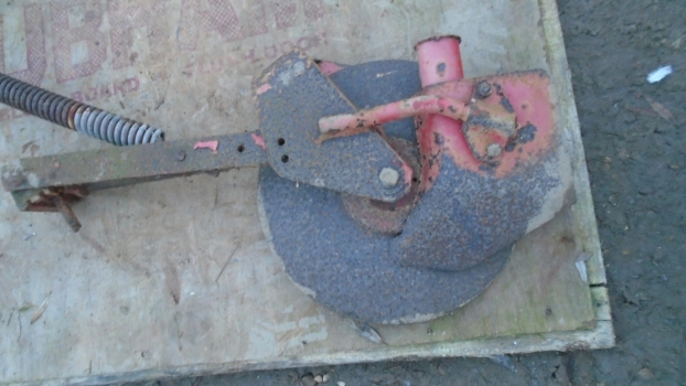 Westlake Plough Parts – MASSEY FERGUSON 30 DRILL SINGLE FEED DISC ASSEMBLY SHORT 