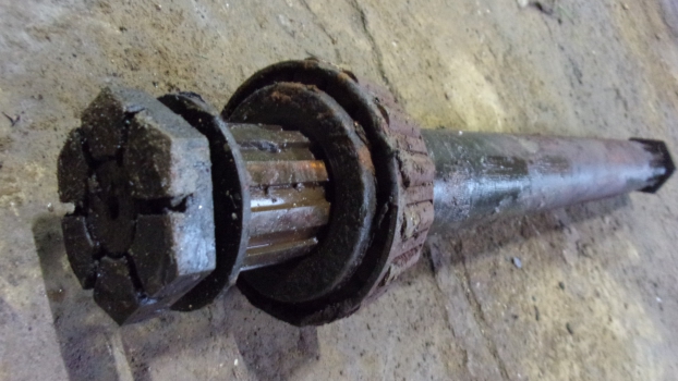 Westlake Plough Parts – Howard E Series 60 Inch Gearbox To Chain Drive Shaft 