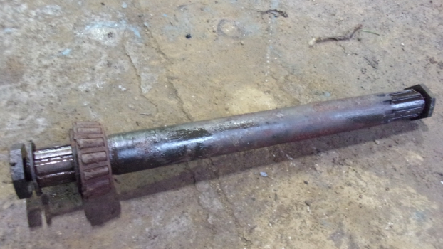 Westlake Plough Parts – Howard E Series 60 Inch Gearbox To Chain Drive Shaft 