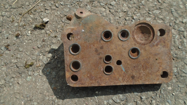 Westlake Plough Parts – Ford Tractor Hydraulic Casting Cap For Parts 