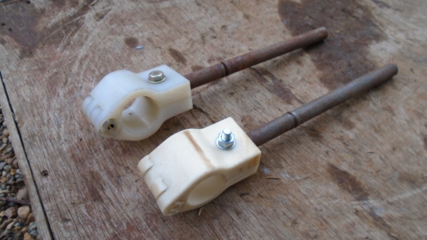 Westlake Plough Parts – John Deere Combine Reel Finger Plastic Clamp & Rod Pair 300mm 