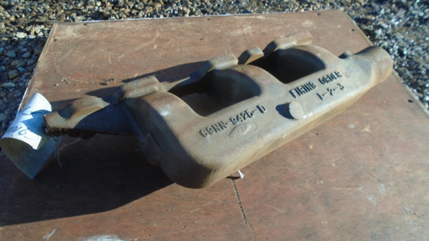 Westlake Plough Parts – Ford Tractor Exhaust Manifold C9nn9425d F1826059 (b) 