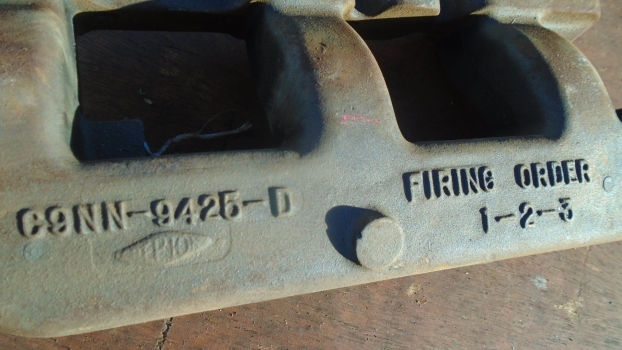 Westlake Plough Parts – Ford Tractor Exhaust Manifold C9nn9425d F1826059 (b) 