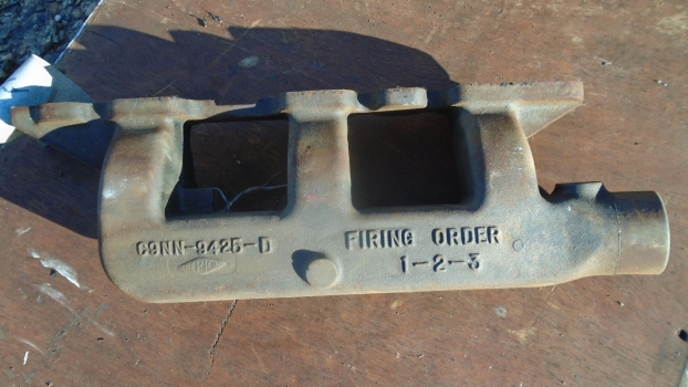 Westlake Plough Parts – Ford Tractor Exhaust Manifold C9nn9425d F1826059 (b) 