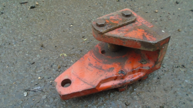 Westlake Plough Parts – Kverneland Plough La Front Ram Bracket La Type 