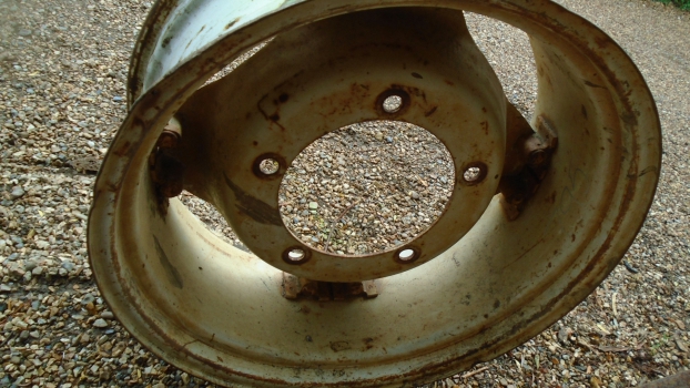 Westlake Plough Parts – Ford New Holland Rim & Centre 280mm 5 Stud 12x28 (k) 