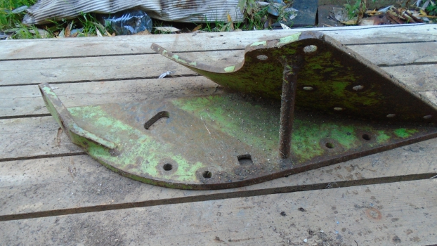 Westlake Plough Parts – Dowdeswell Plough Frog Dd Early Flat Sided Rh (502) 