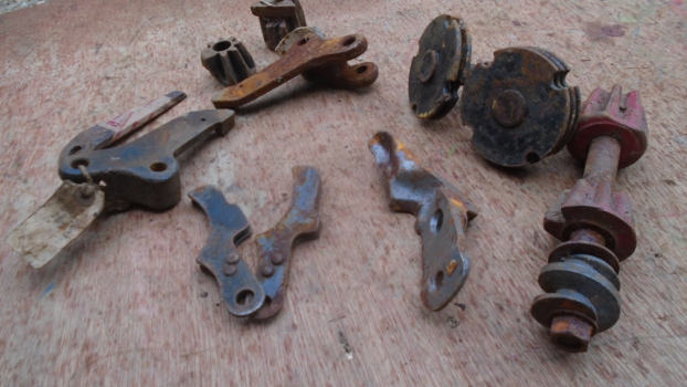 Westlake Plough Parts – Allis Chalmers Baler Knotter Cogs & Arms 