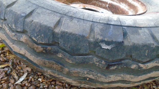 Westlake Plough Parts – Trailer Implement 750x16 5 Stud Perished/cracked Tyre 