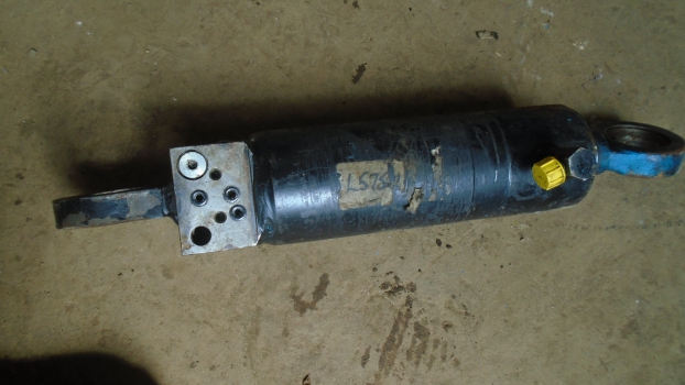 Westlake Plough Parts – Lemken Plough Ram 40mm Rod Condition Unknown 