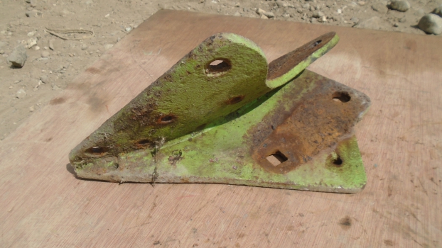 Westlake Plough Parts – Dowdeswell Ransomes Plough Frog Ucn 3 Bolt Point Type Lh Used (323) 