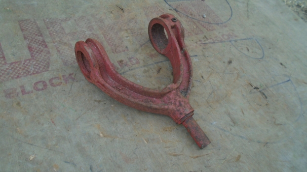 Westlake Plough Parts – Vicon Vari Spreader Yoke Early Narrow Type 1 Threaded End 