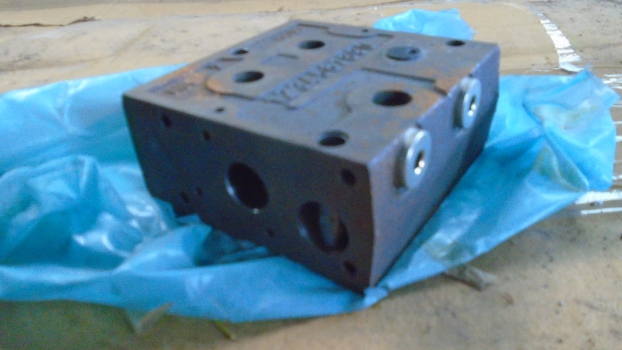 Westlake Plough Parts – John Deere Tractor Combine Hydraulic Valve Part Eq38035 