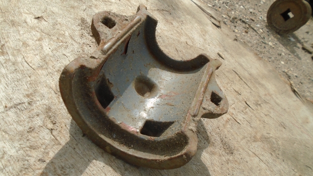 Westlake Plough Parts – Massey Ferguson Disc Harrow Top Bearing Casting 