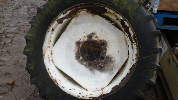 Westlake Plough Parts – Implement Tractor Wheel 9 X 24 Dunlop Farm Tractor 