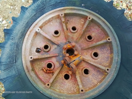 Westlake Plough Parts – STANDARD FORDSON Rear Wheels 28inch and Tyres Complete With Centre Cones 