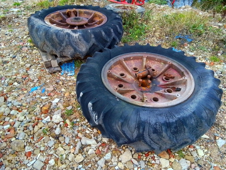 Westlake Plough Parts – STANDARD FORDSON Rear Wheels 28inch and Tyres Complete With Centre Cones 