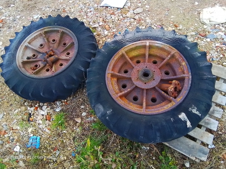 Westlake Plough Parts – STANDARD FORDSON Rear Wheels 28inch and Tyres Complete With Centre Cones 