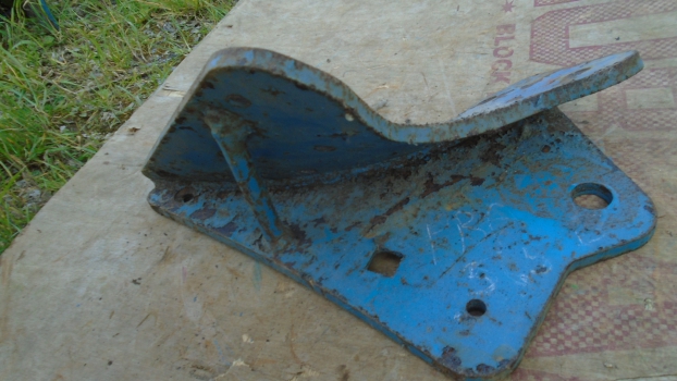 Westlake Plough Parts – Ransomes Plough Ucn Frog Rh 3 Bolt Point (249) 