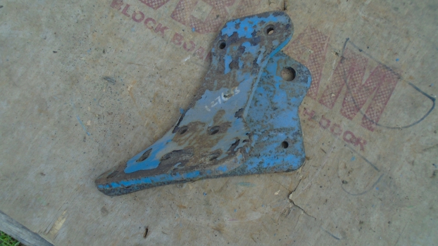 Westlake Plough Parts – Ransomes Plough Ucn Frog Rh 3 Bolt Point (253) 