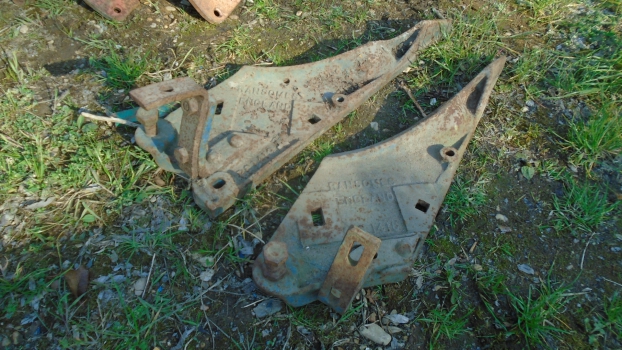 Westlake Plough Parts – Ransomes Plough Rnd Frogs Pair (256/257) 