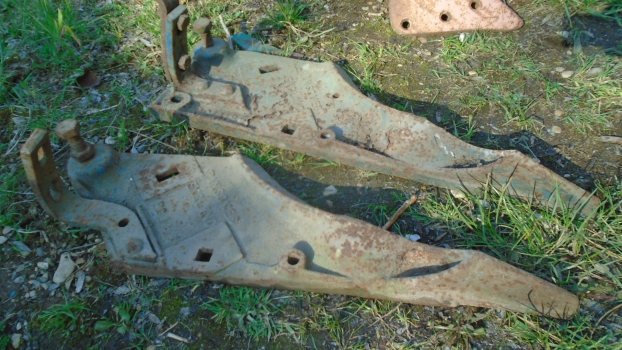 Westlake Plough Parts – Ransomes Plough Rnd Frogs Pair (256/257) 