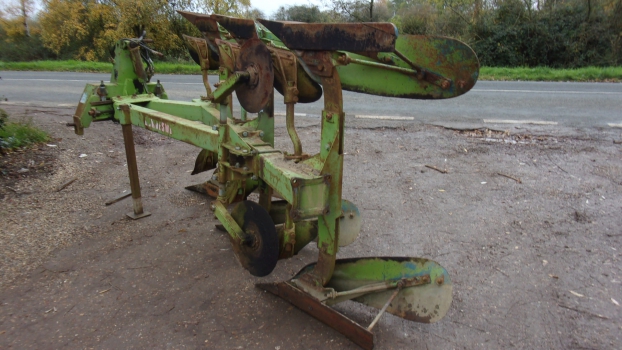 Westlake Plough Parts – Dowdeswell Plough DP8 3 Furrow Reversable 