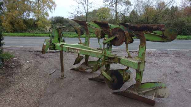 Westlake Plough Parts – Dowdeswell Plough DP8 3 Furrow Reversable 