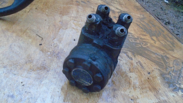 Westlake Plough Parts – Massey Ferguson Tractor Danfoss Steering Unit 