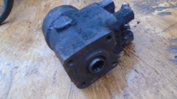 Westlake Plough Parts – Massey Ferguson Tractor Danfoss Steering Unit 