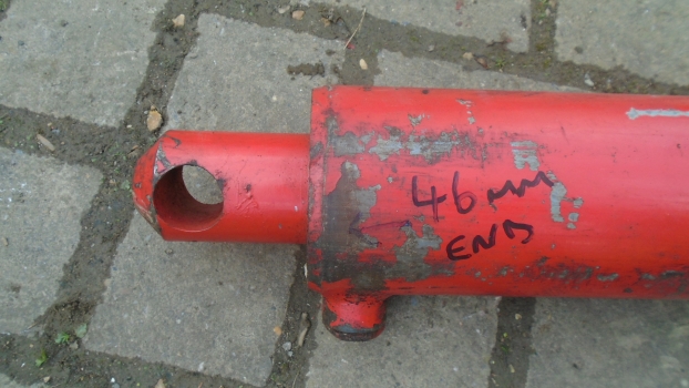 Westlake Plough Parts – Tractor Implement Massey Ferguson Loader Ram 855mm Length 81mm Wide 