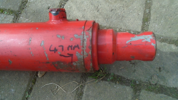 Westlake Plough Parts – Tractor Implement Massey Ferguson Loader Ram 855mm Length 81mm Wide 