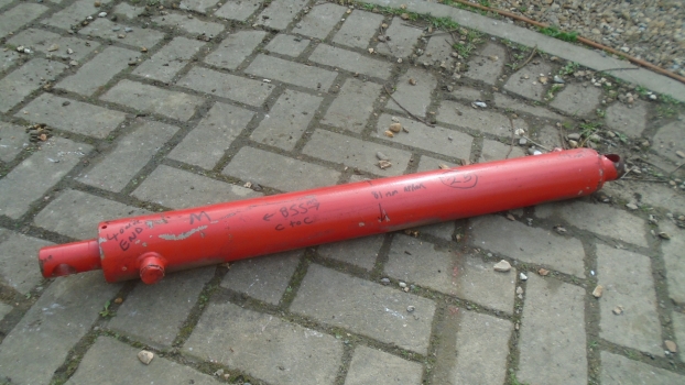 Westlake Plough Parts – Tractor Implement Massey Ferguson Loader Ram 855mm Length 81mm Wide 