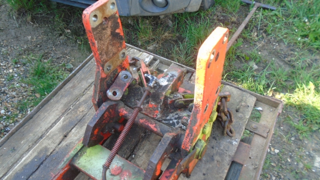 Westlake Plough Parts – David Brown Case 1390 Tractor Drawbar & Pick Up Hitch Frame 