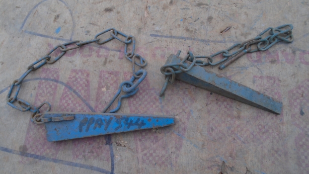 Westlake Plough Parts – Ransomes Plough Skimmer Wedges & Chains Pair 