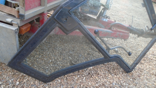 Westlake Plough Parts – Massey Ferguson 1250 Compact Tractor Cab Door Left Hand 