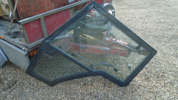 Westlake Plough Parts – Massey Ferguson 1250 Compact Tractor Cab Door Left Hand 