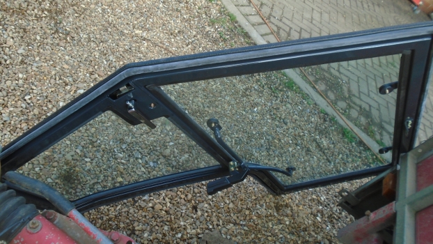 Westlake Plough Parts – Massey Ferguson 1250 Compact Tractor Cab Door Right Hand 