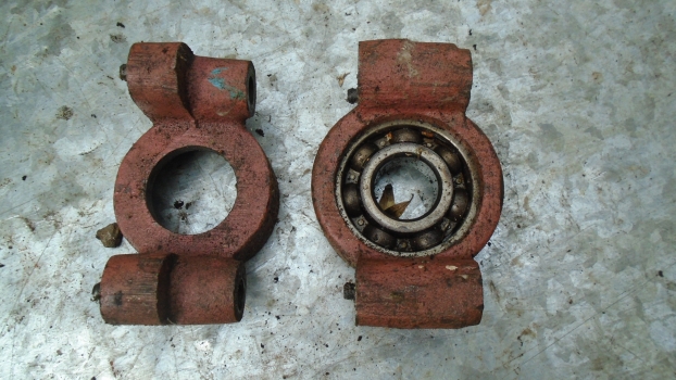 Westlake Plough Parts – Deutz Fahr Km22 Top Shaft Bearing Casting Pair 