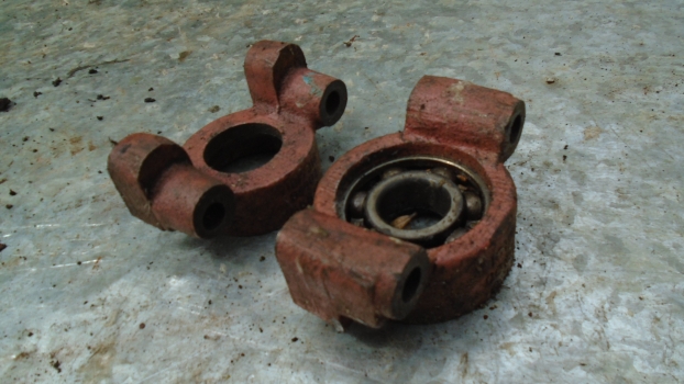 Westlake Plough Parts – Deutz Fahr Km22 Top Shaft Bearing Casting Pair 