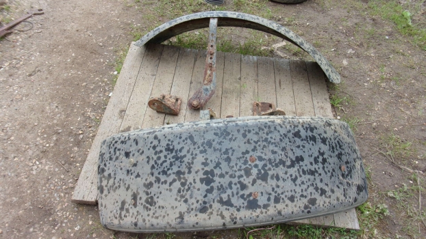 Westlake Plough Parts – Ford New Holland Tractor 6810 Type Front Mud Guards Pair 