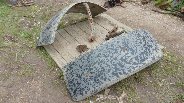 Westlake Plough Parts – Ford New Holland Tractor 6810 Type Front Mud Guards Pair 