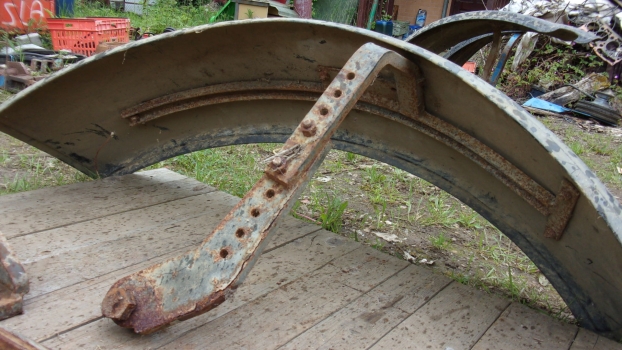 Westlake Plough Parts – Ford New Holland Tractor 6810 Type Front Mud Guards Pair 