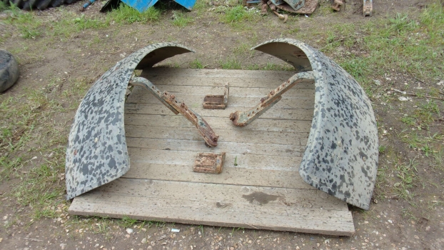 Westlake Plough Parts – Ford New Holland Tractor 6810 Type Front Mud Guards Pair 