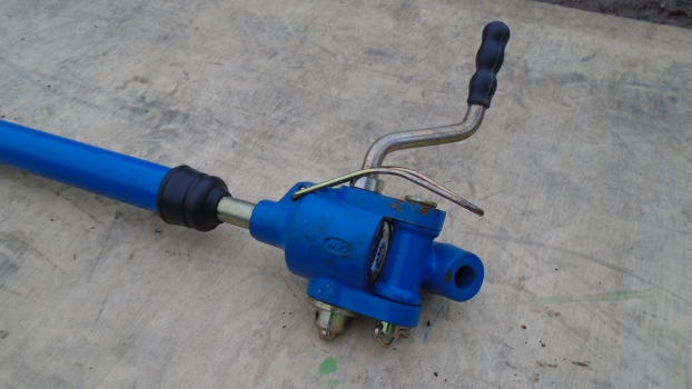 Westlake Plough Parts – Ford Tractor 3 Cylinder 400 Range Level Box Repro Blue 