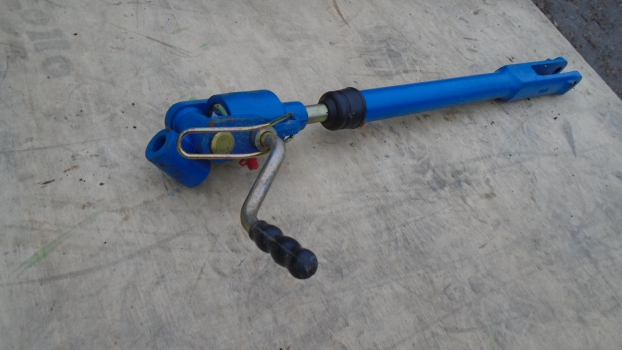 Westlake Plough Parts – Ford Tractor 3 Cylinder 400 Range Level Box Repro Blue 