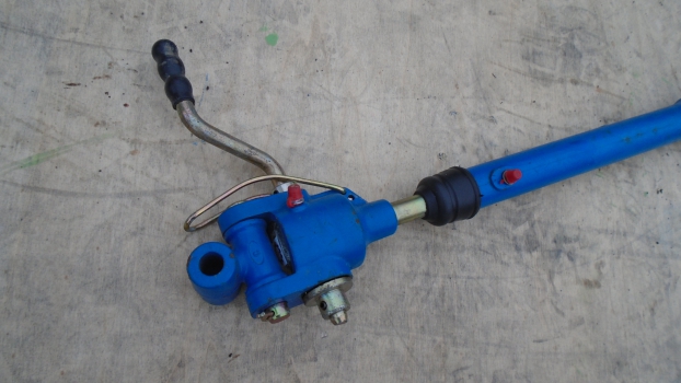 Westlake Plough Parts – Ford Tractor 3 Cylinder 400 Range Level Box Repro Blue 