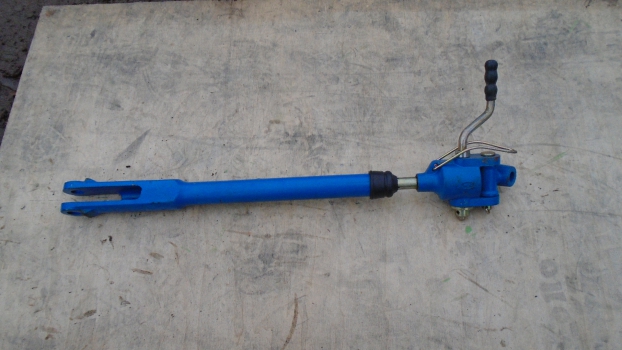Westlake Plough Parts – Ford Tractor 3 Cylinder 400 Range Level Box Repro Blue 