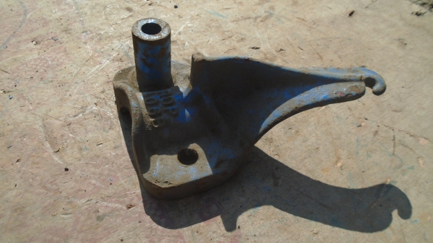 Westlake Plough Parts – Ransomes Implement Cast Spring Bracket Rdp406b 